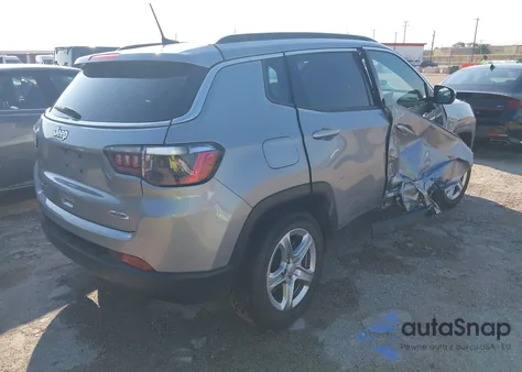 2024 Jeep Compass Latitude 4X4 z USA, uszkodzony, nr VIN 3C4NJDBN2RT607133